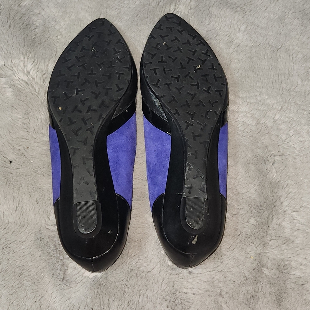 Tahari Black and royal blue suede flats with pointed toe - Picture 3 of 4